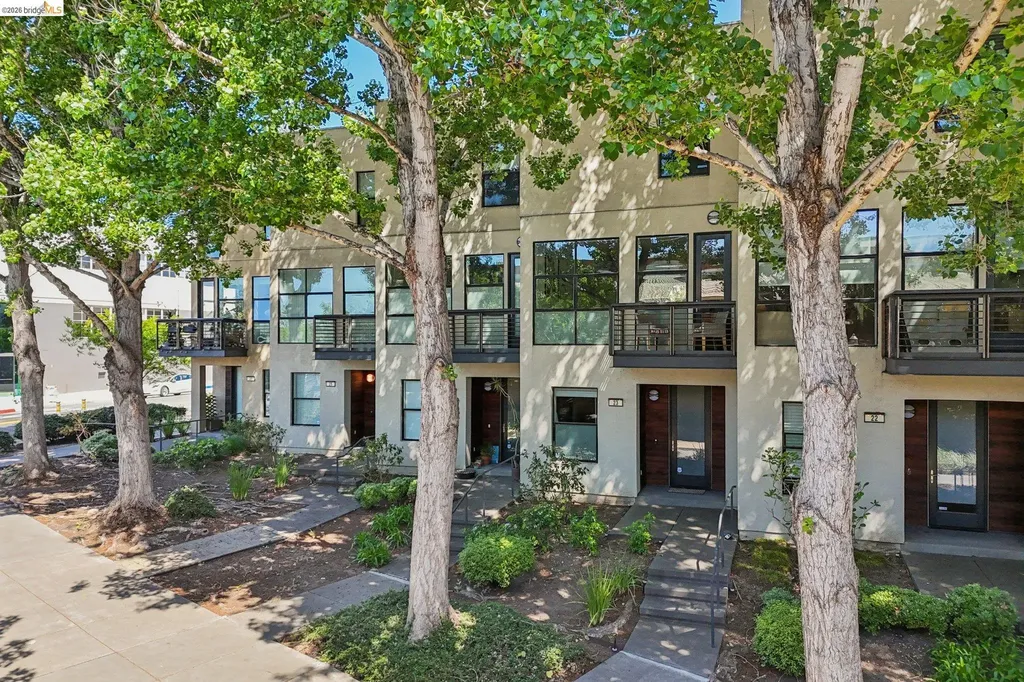 23 City Limits Circle Emeryville CA 94608
