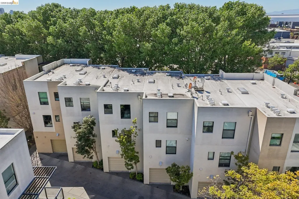 23 City Limits Circle Emeryville CA 94608