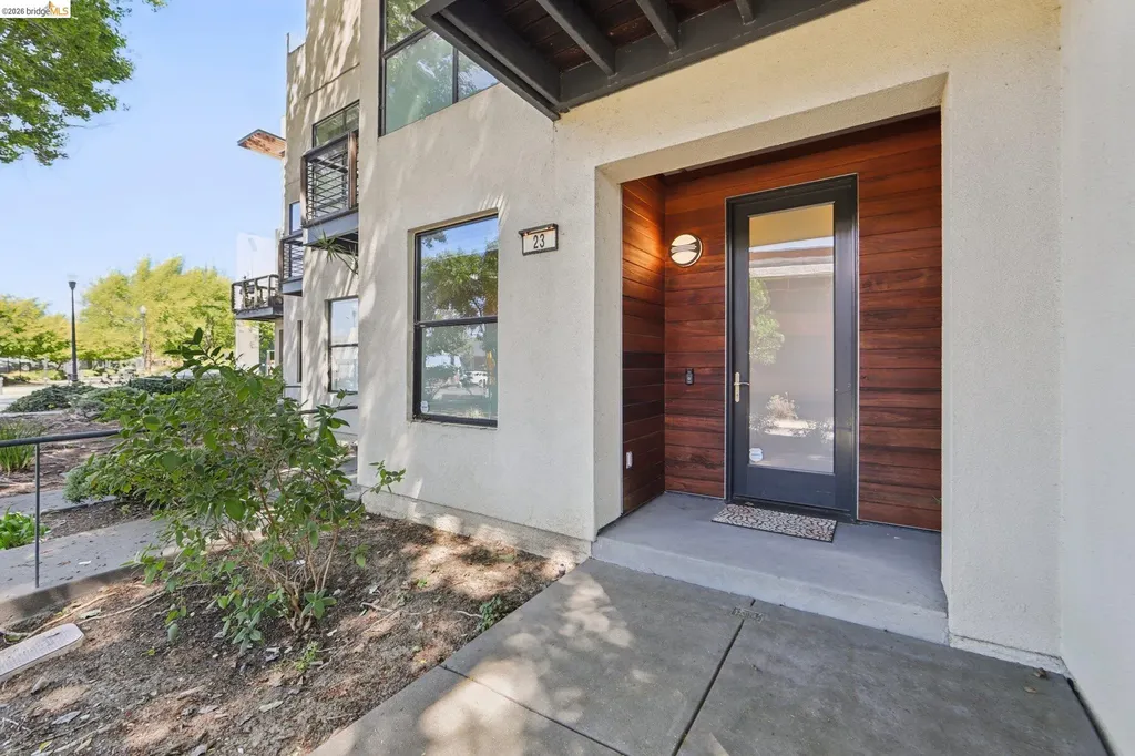 23 City Limits Circle Emeryville CA 94608