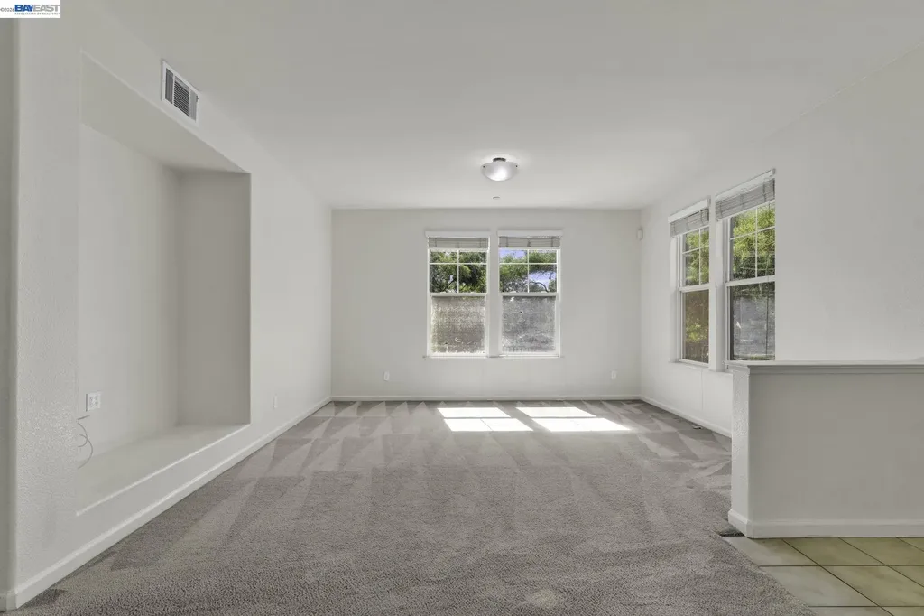 10863 Packard Street Oakland CA 94603
