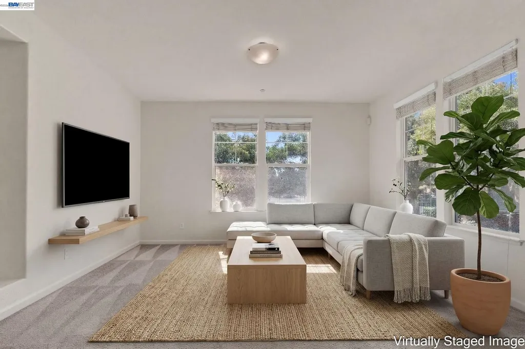 10863 Packard Street Oakland CA 94603