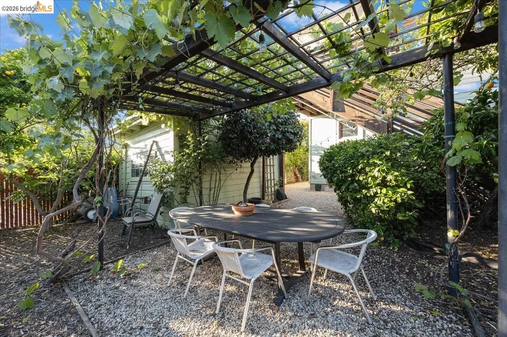 2201 Coloma Street Oakland CA 94602