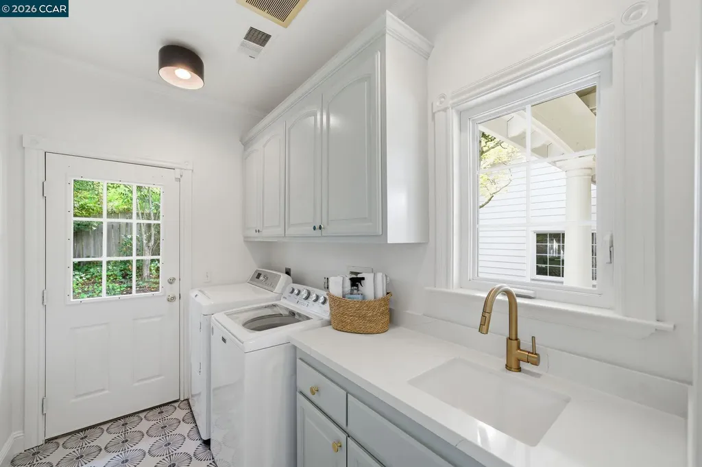 3 Honey Hill Court Orinda CA 94563