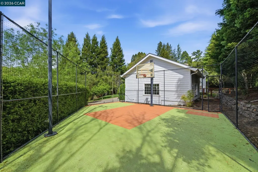 3 Honey Hill Court Orinda CA 94563