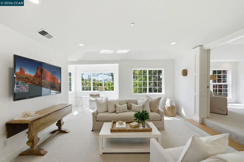 3 Honey Hill Court Orinda CA 94563