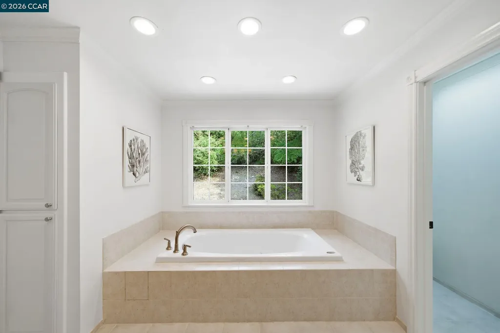 3 Honey Hill Court Orinda CA 94563