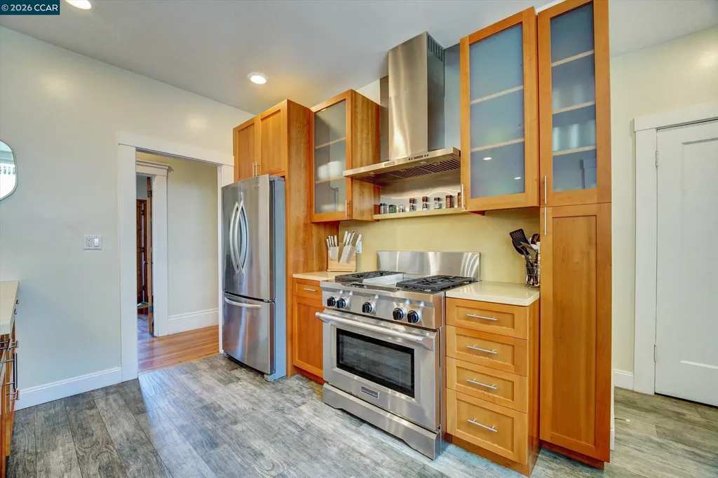 2038 2040 Lakeshore Oakland CA 94606