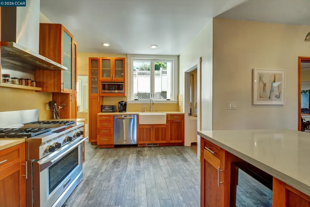 2038 2040 Lakeshore Oakland CA 94606