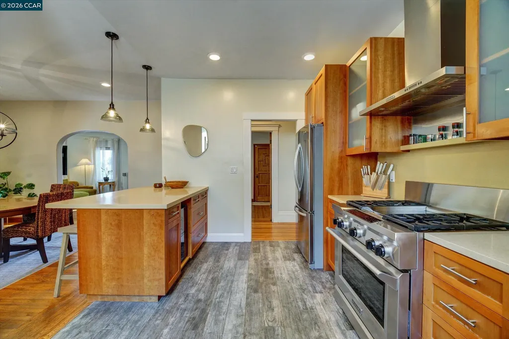 2038 2040 Lakeshore Oakland CA 94606