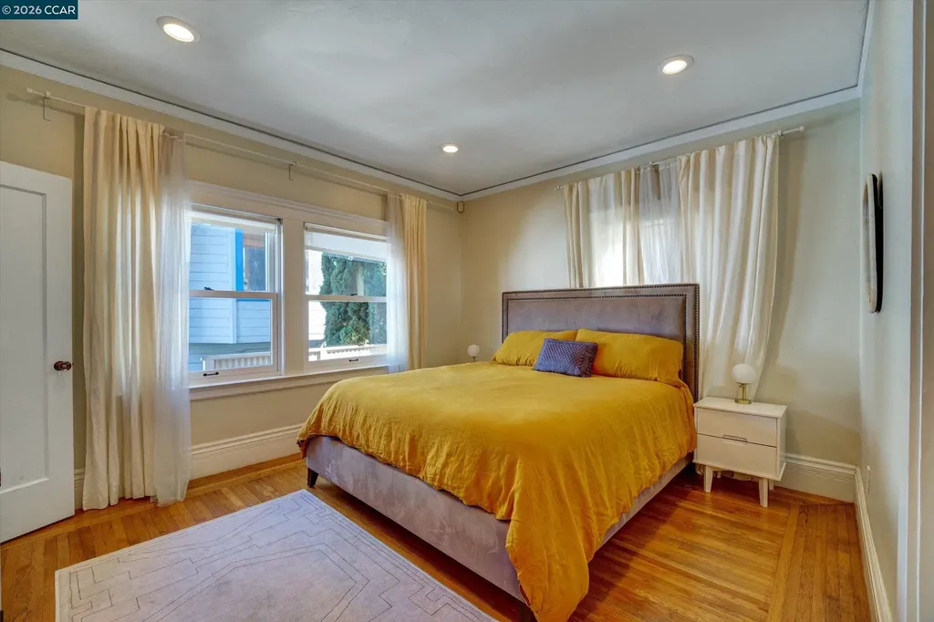 2038 2040 Lakeshore Oakland CA 94606