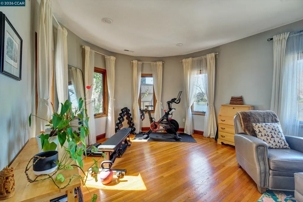 2038 2040 Lakeshore Oakland CA 94606