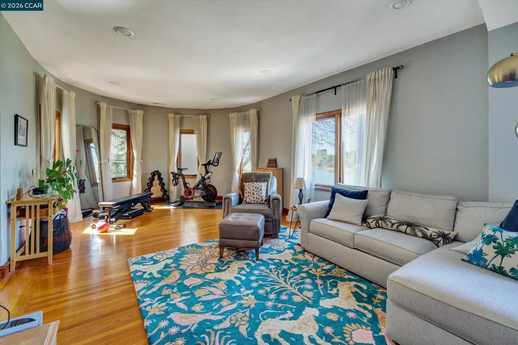 2038 2040 Lakeshore Oakland CA 94606