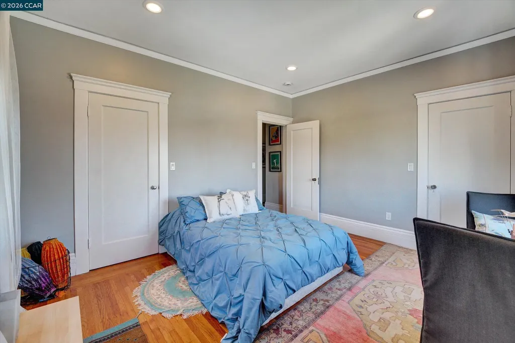 2038 2040 Lakeshore Oakland CA 94606