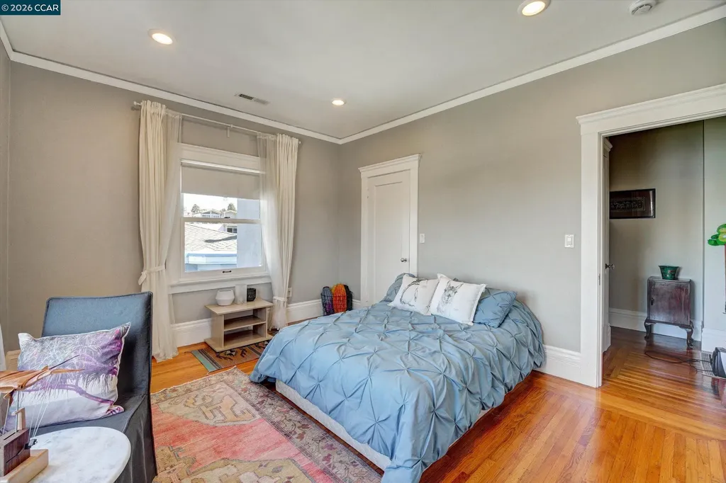 2038 2040 Lakeshore Oakland CA 94606