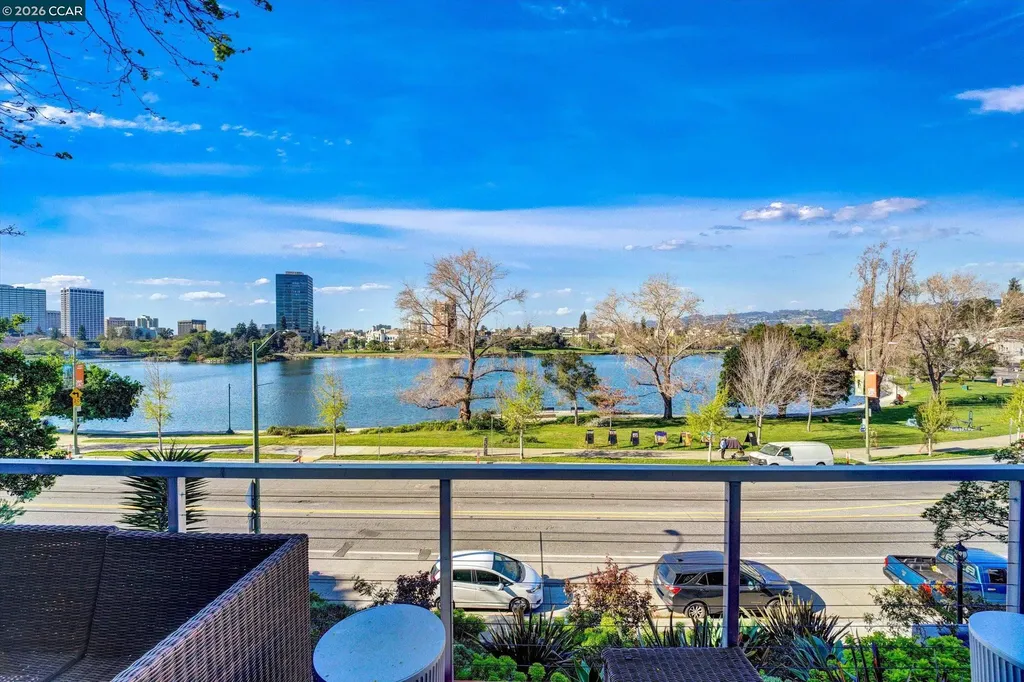 2038 2040 Lakeshore Oakland CA 94606
