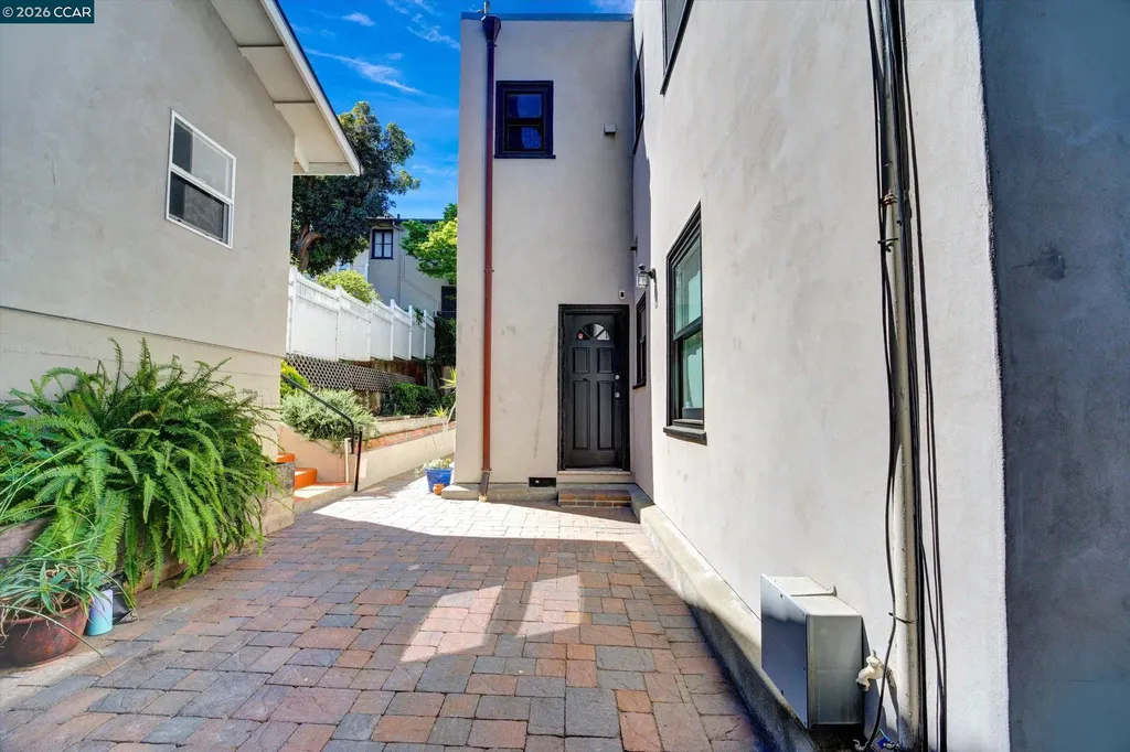 2038 2040 Lakeshore Oakland CA 94606