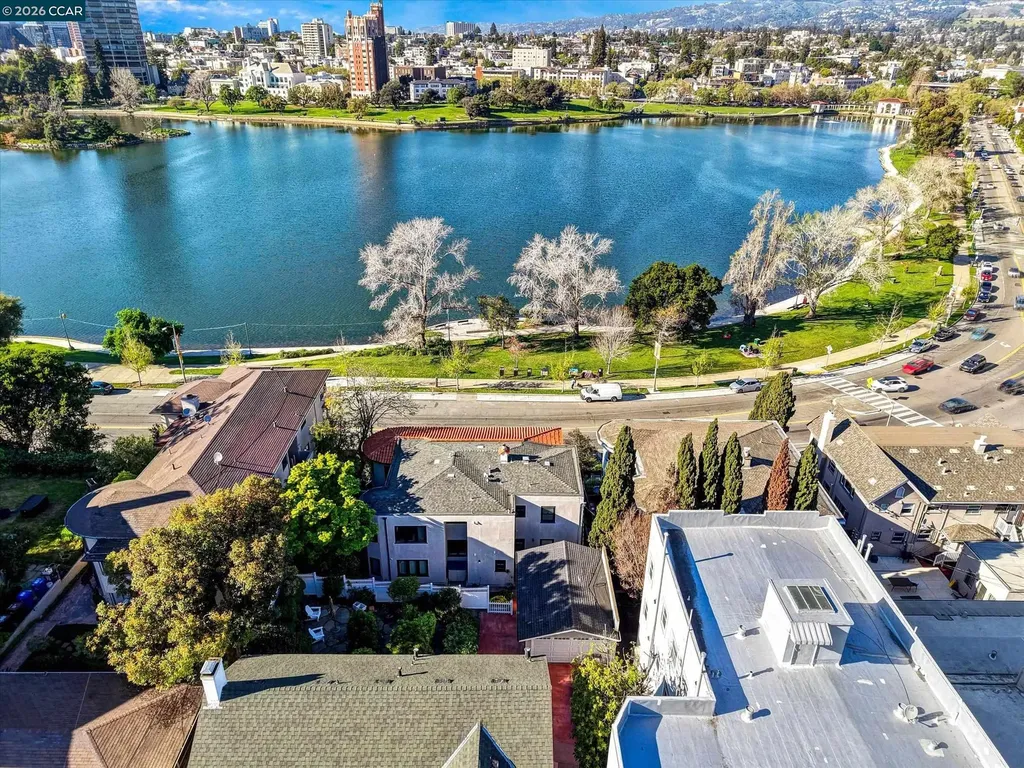 2038 2040 Lakeshore Oakland CA 94606
