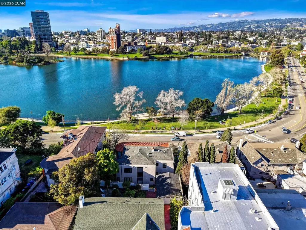 2038 2040 Lakeshore Oakland CA 94606