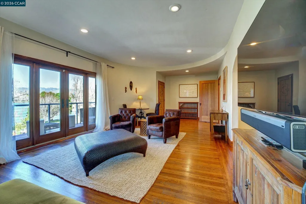 2038 2040 Lakeshore Oakland CA 94606