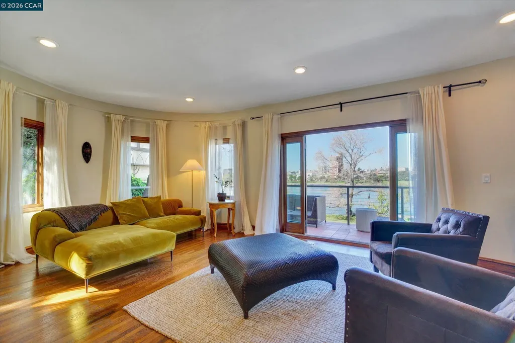 2038 2040 Lakeshore Oakland CA 94606