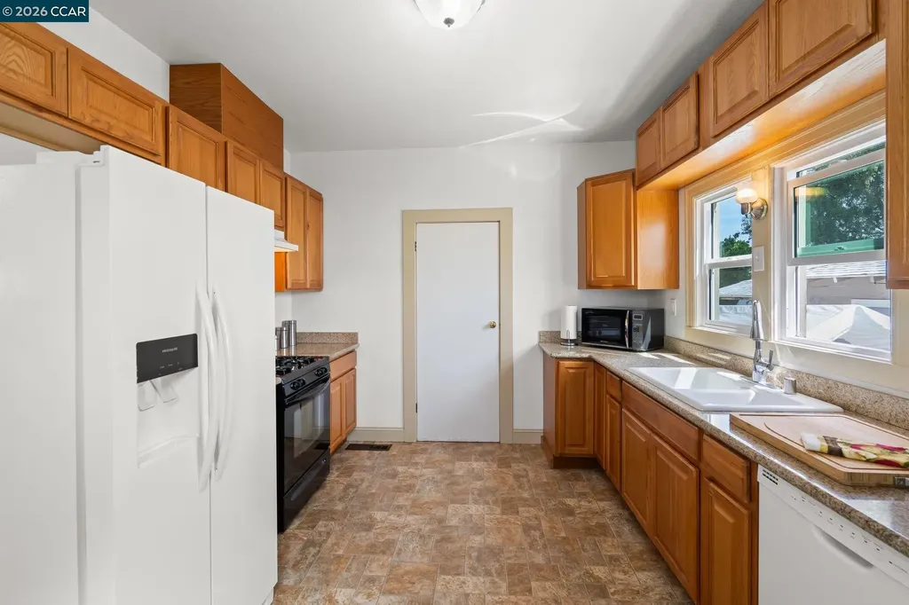 272 10th Street Pittsburg CA 94565