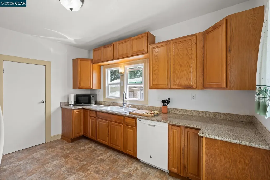 272 10th Street Pittsburg CA 94565