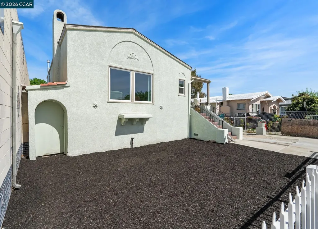 272 10th Street Pittsburg CA 94565