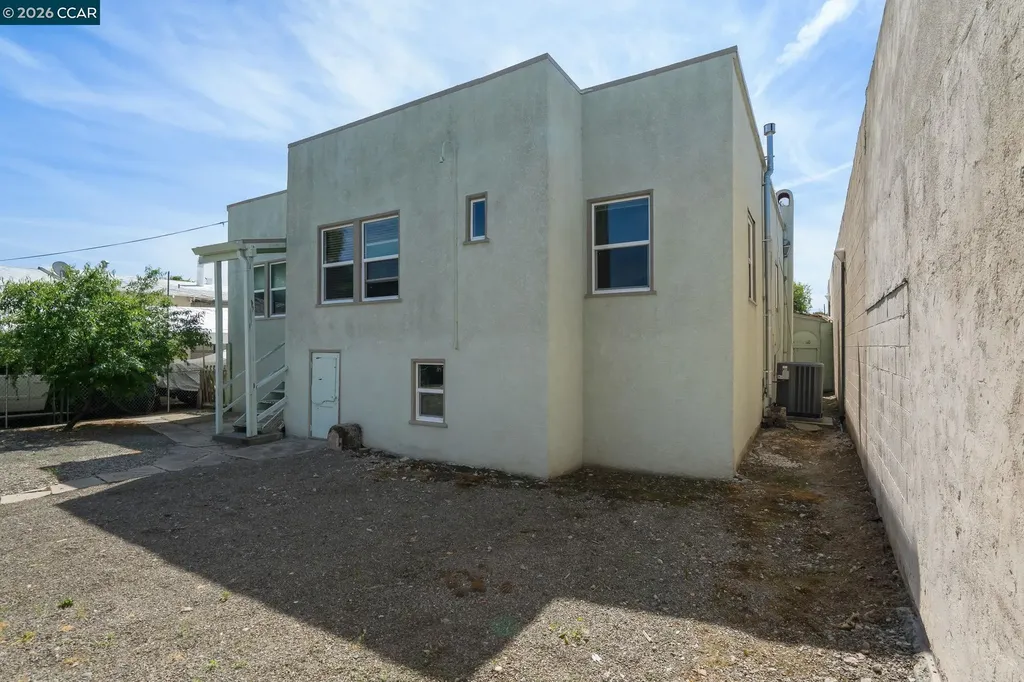 272 10th Street Pittsburg CA 94565