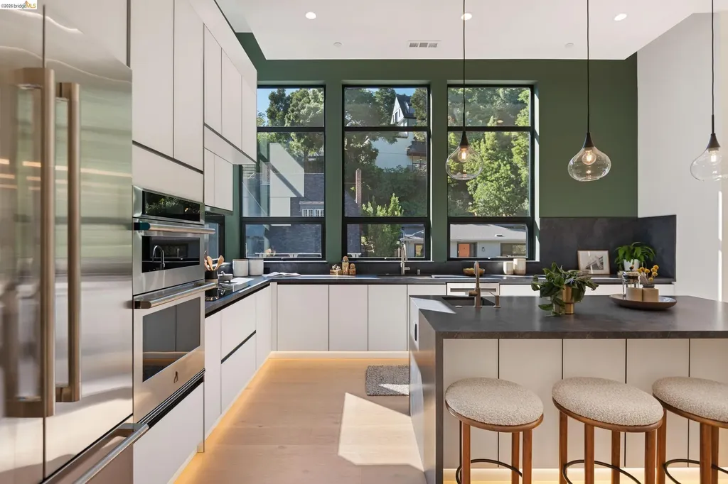 1675 Trestle Glen Road Oakland CA 94610