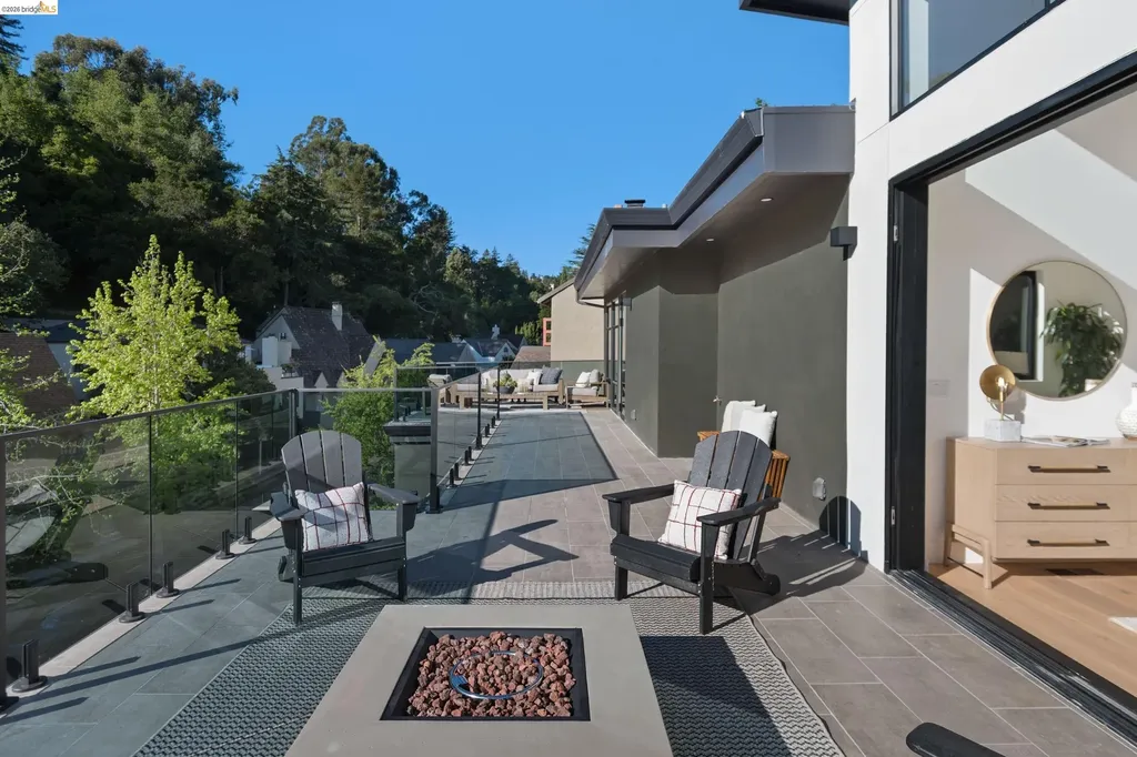 1675 Trestle Glen Road Oakland CA 94610
