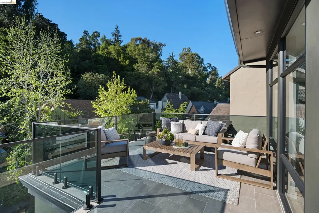 1675 Trestle Glen Road Oakland CA 94610