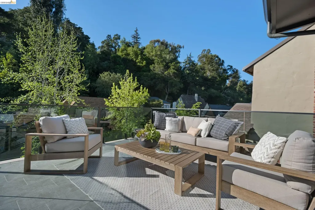 1675 Trestle Glen Road Oakland CA 94610