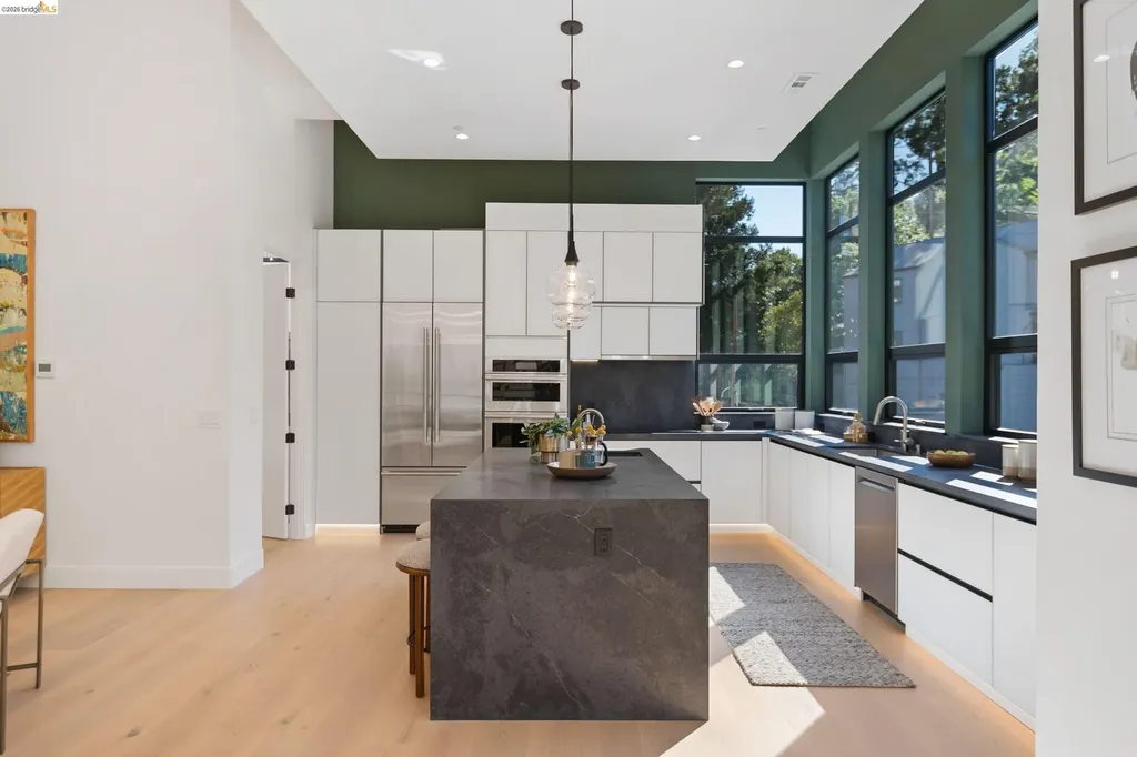 1675 Trestle Glen Road Oakland CA 94610