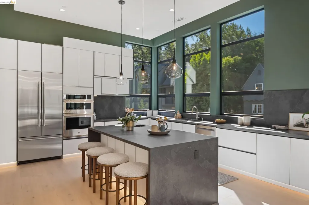 1675 Trestle Glen Road Oakland CA 94610