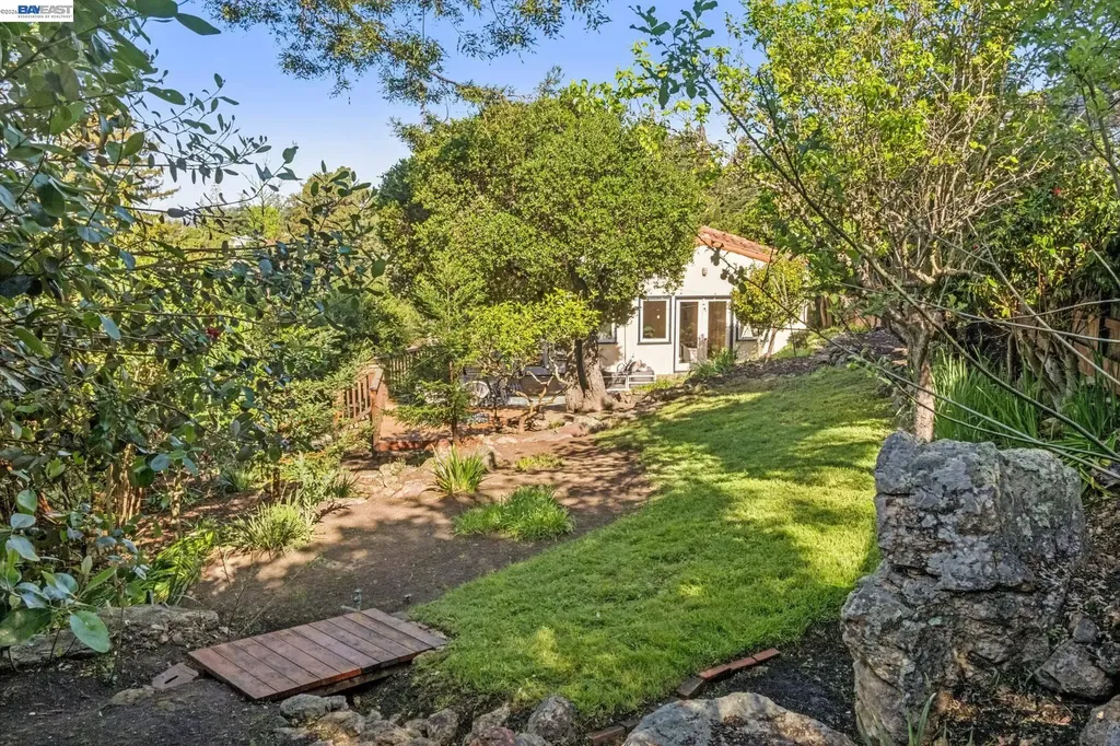 491 Vincente Avenue Berkeley CA 94707