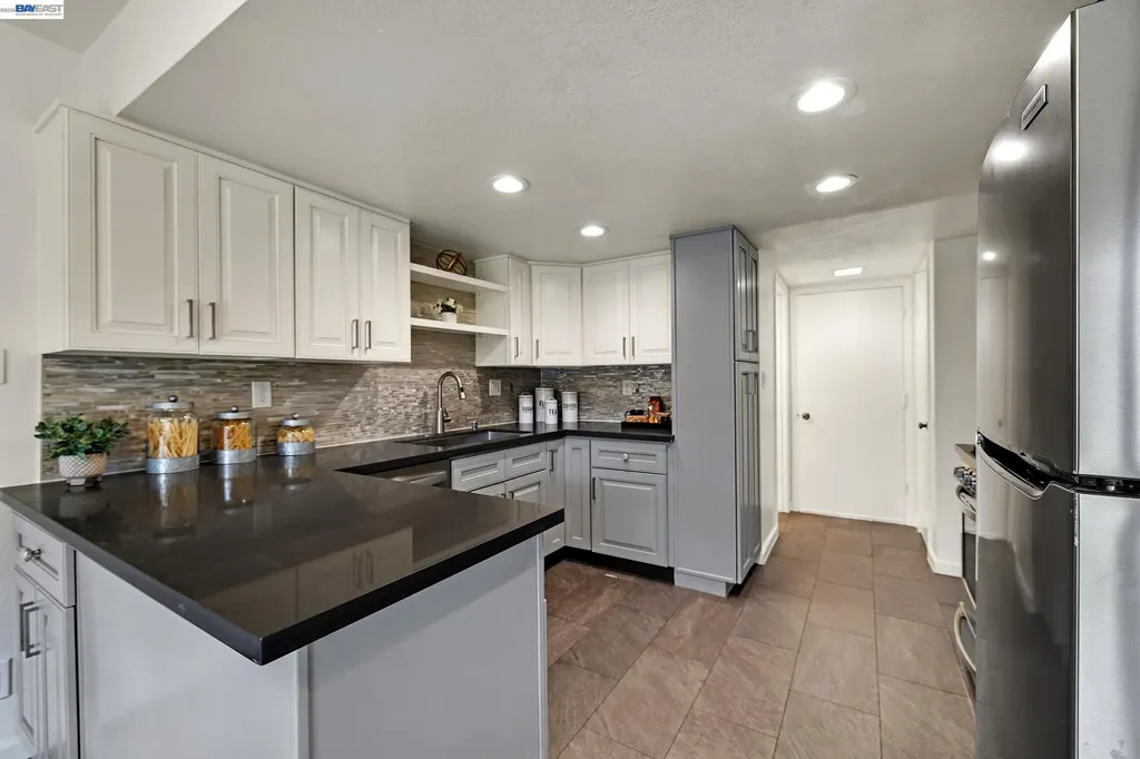 34246 Arizona Street Union City CA 94587