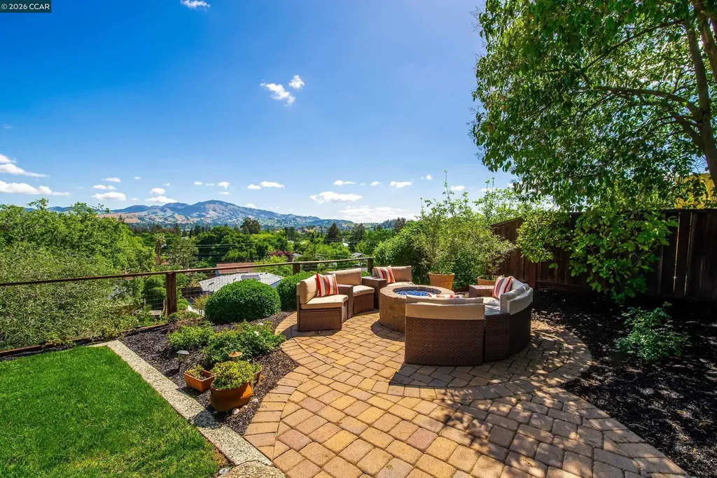 11 Dale Court Lafayette CA 94595