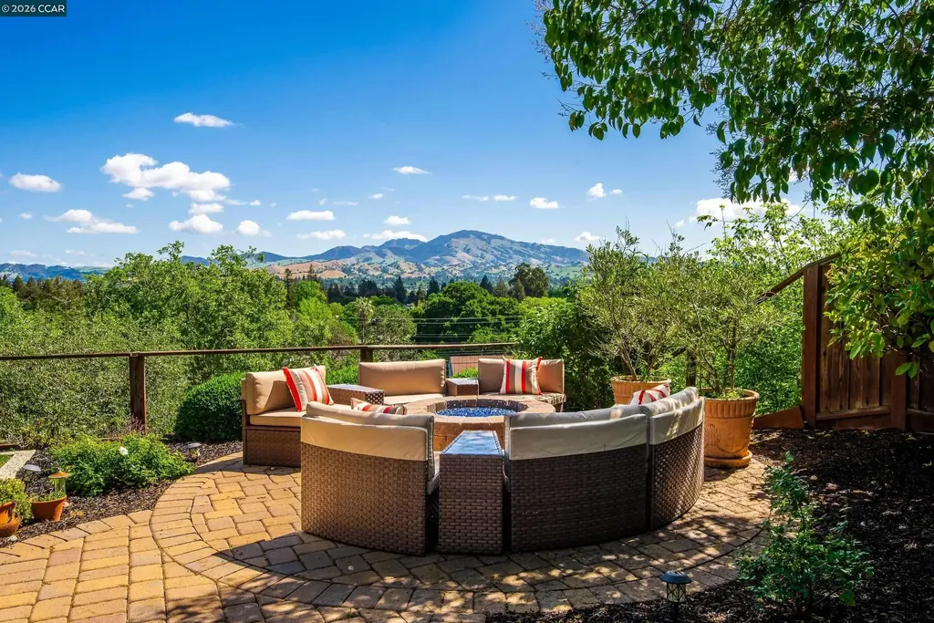 11 Dale Court Lafayette CA 94595