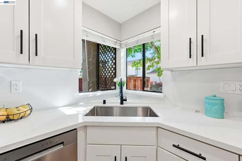 678 Saddleback Terrace Fremont CA 94536