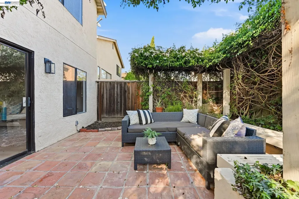 678 Saddleback Terrace Fremont CA 94536