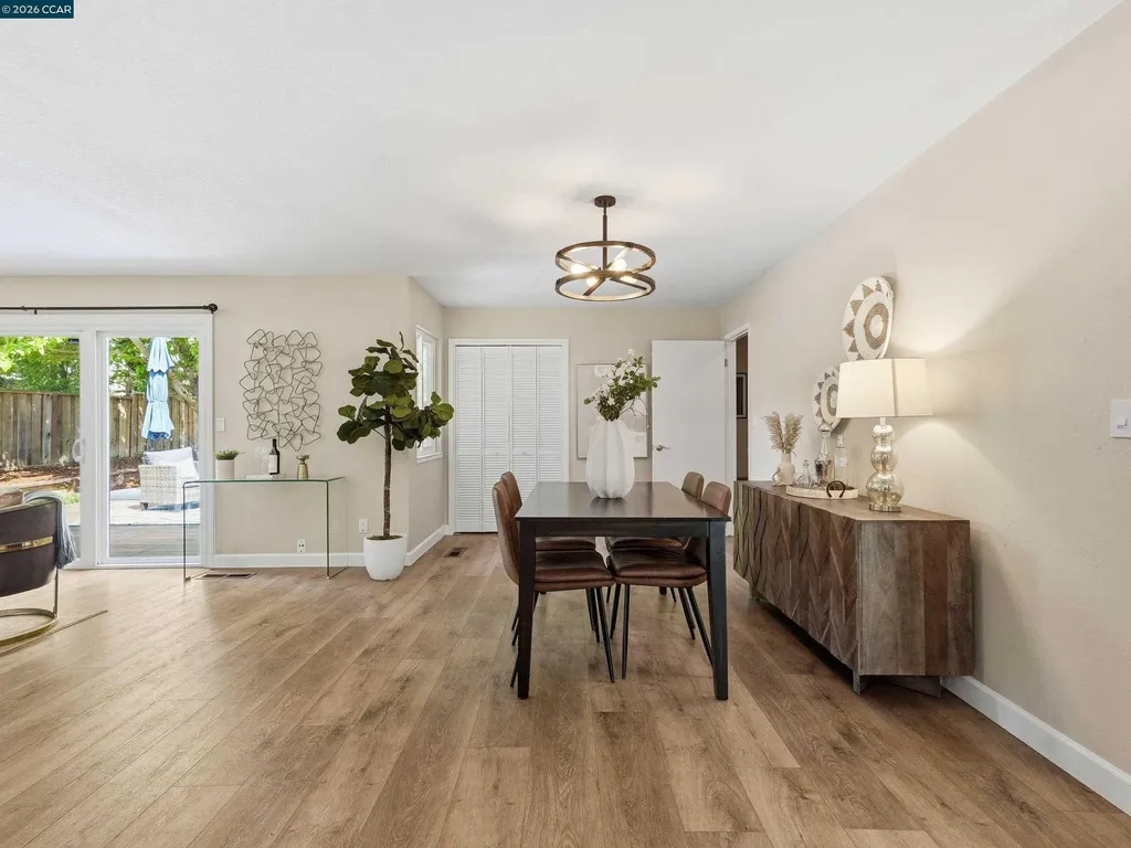 352 Donegal Way Martinez CA 94553