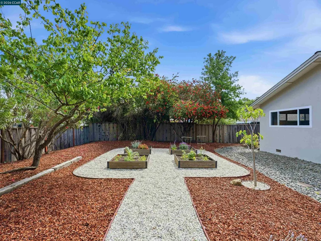 352 Donegal Way Martinez CA 94553