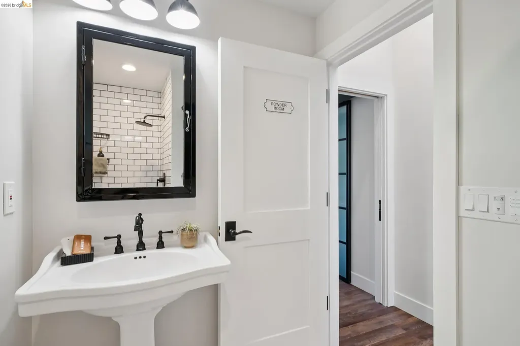 101 Taurus Avenue Oakland CA 94611