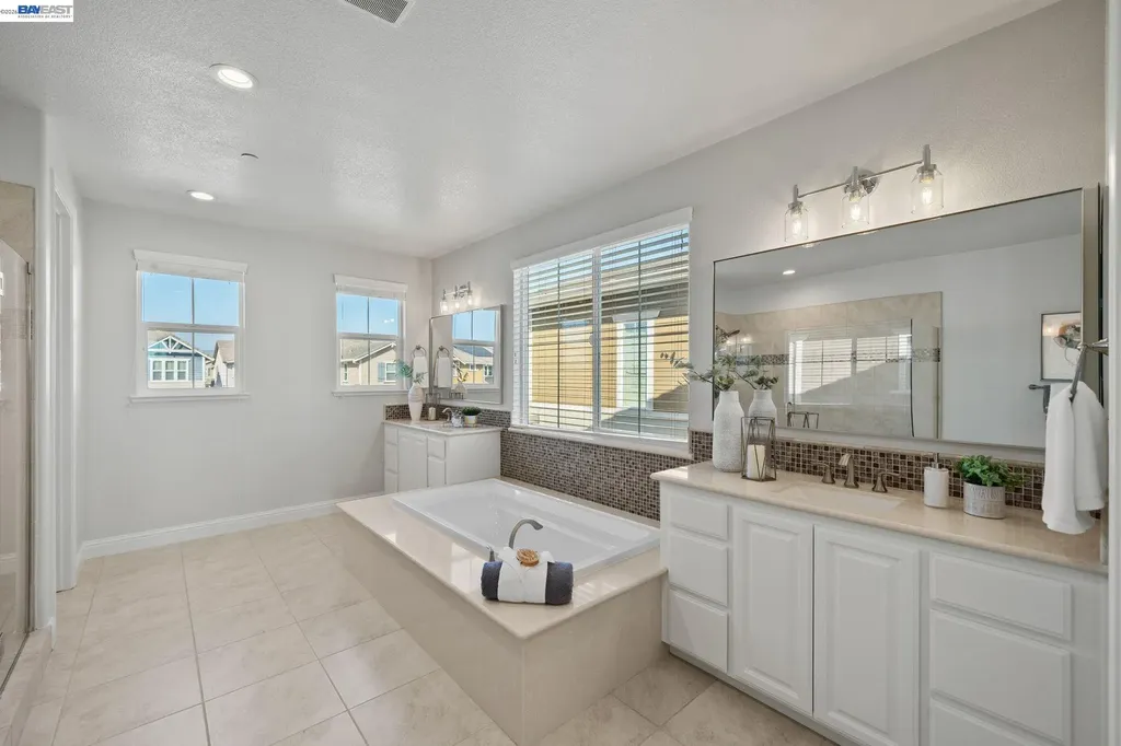 33454 Bronco Loop Fremont CA 94555