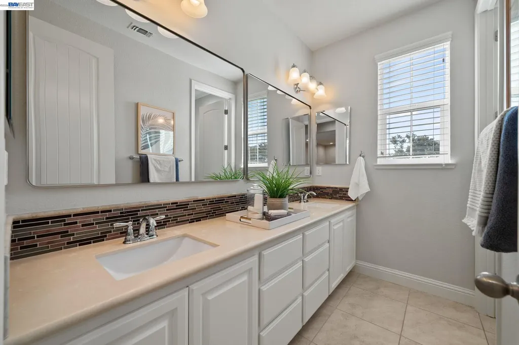 33454 Bronco Loop Fremont CA 94555