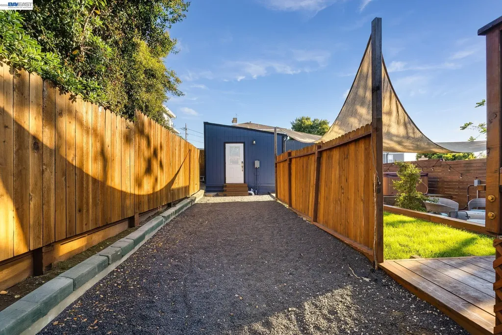 2417 Palmetto Street Oakland CA 94602
