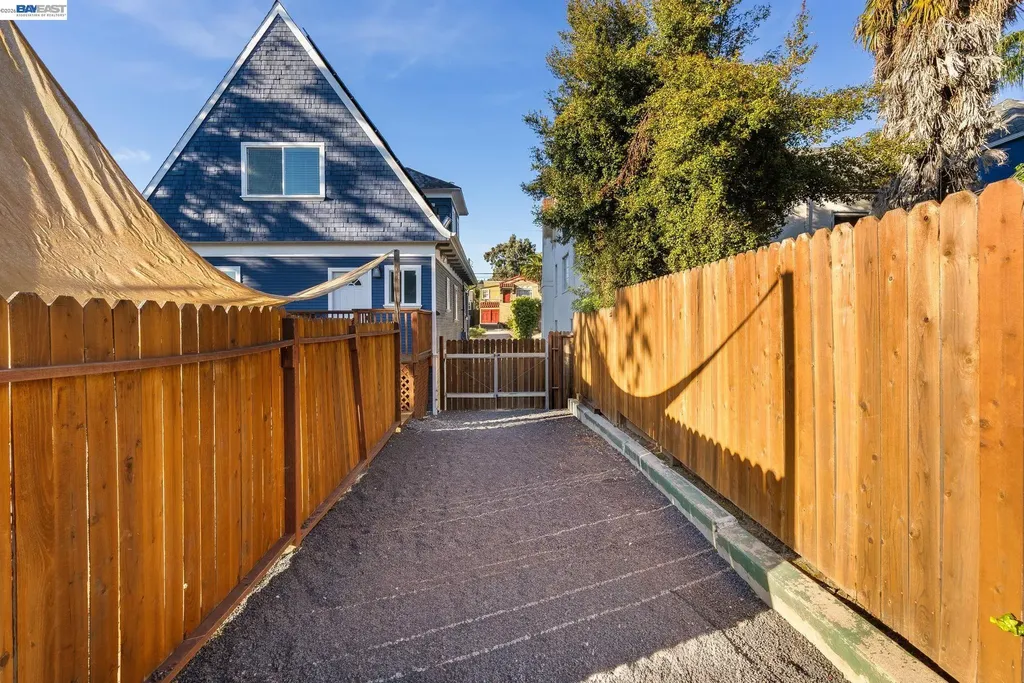 2417 Palmetto Street Oakland CA 94602
