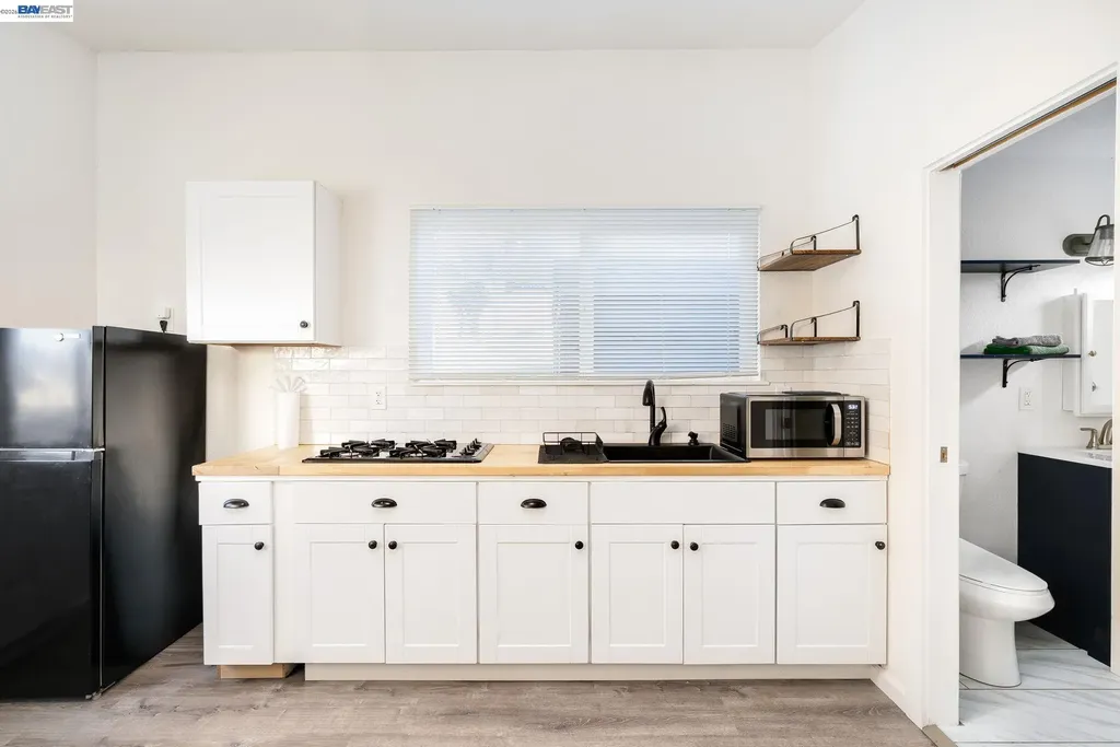 2417 Palmetto Street Oakland CA 94602