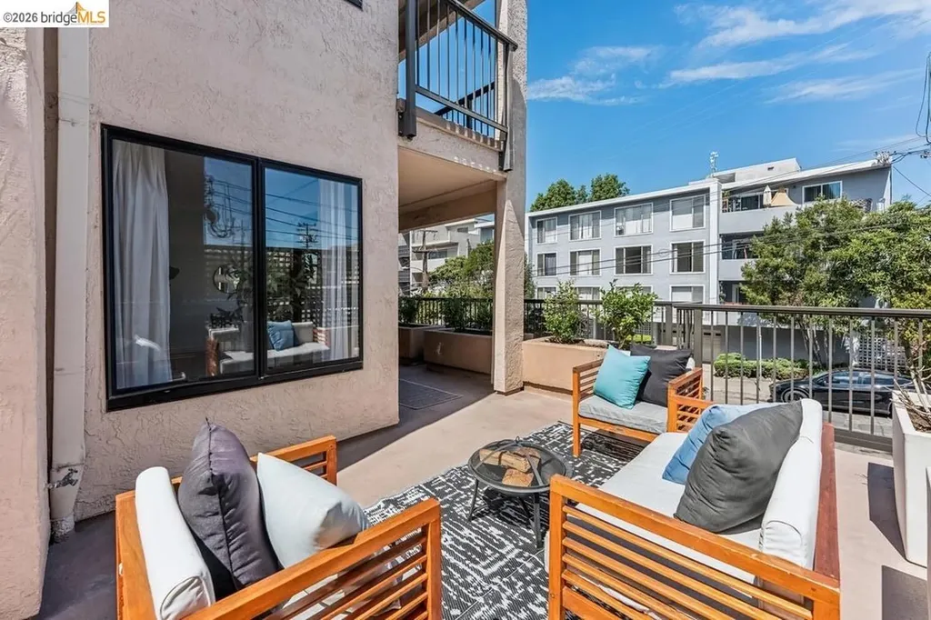 322 Hanover Avenue Oakland CA 94606