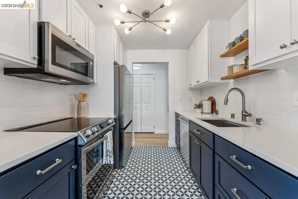 322 Hanover Avenue Oakland CA 94606